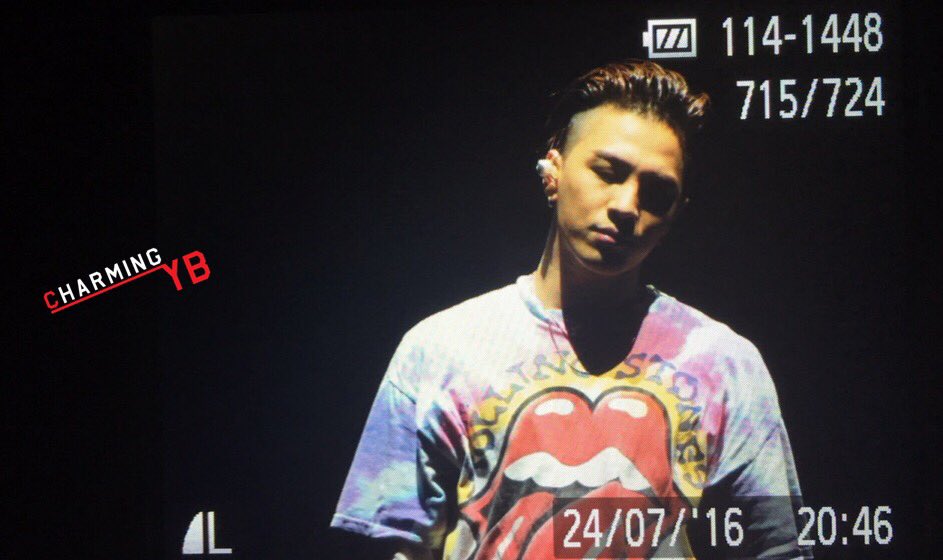 charmingyb's tweet photo. 160724 #MADEVIP FM HONGKONG Day3 (final fm)@Realtaeyang 노래 하는 모습😍🎤💙 #TAEYANG #태양 #영배 #CharmingYB https://t.co/3JtEC4ew7L