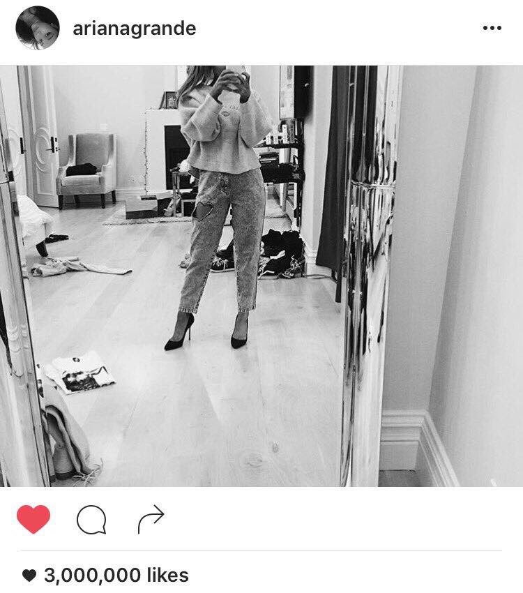 FollowAyudaAG's tweet photo. Primera foto de Ari vía Insta que alcanza los 3 millones de likes en menos de 24 hrs.💚
-AriNews✨ https://t.co/621oen9kZ5