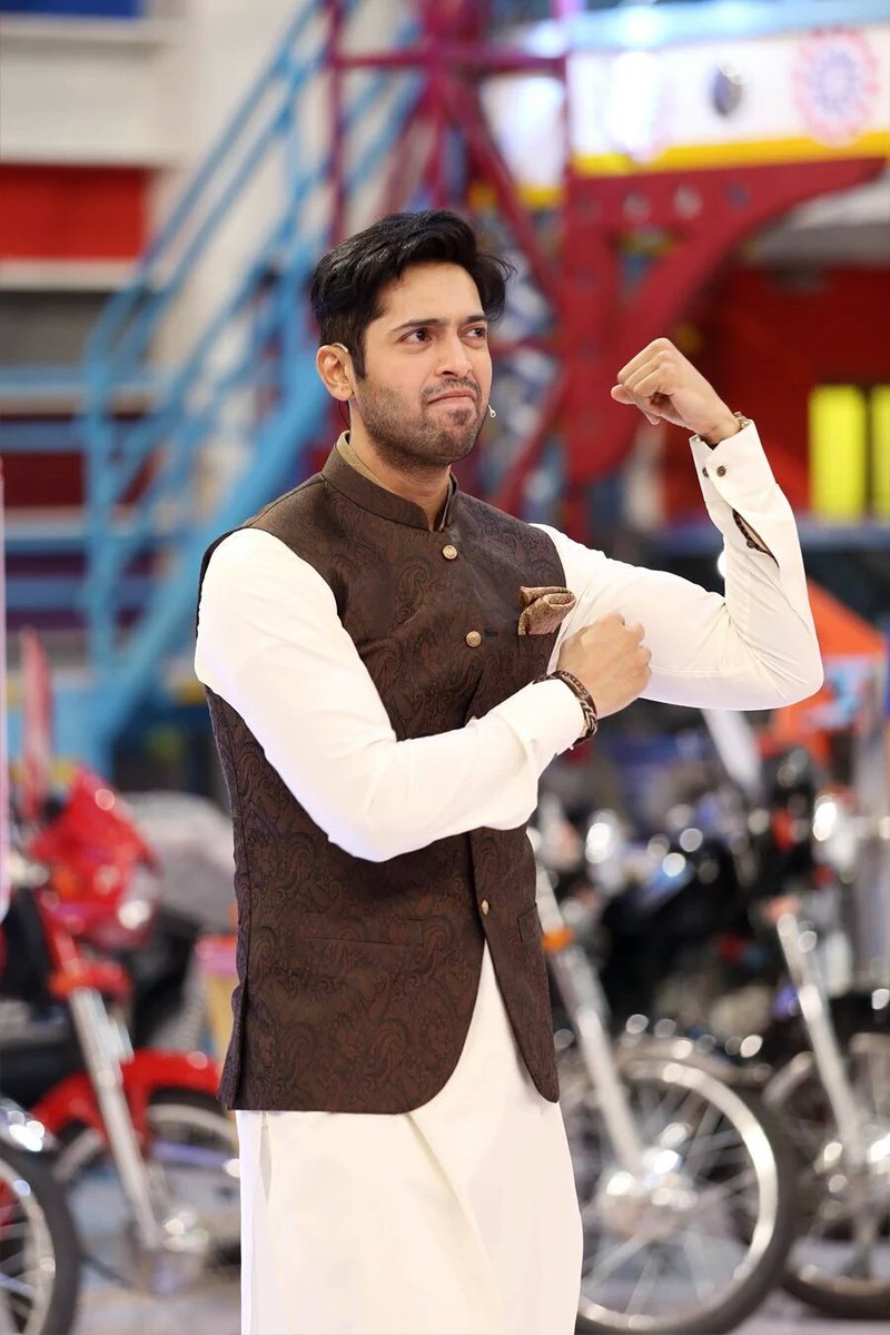 wafatanveer06's tweet photo. @fahadmustafa26
Hope to see #JeetoPakistan live today 😃😎💗
#ItsSunday 🙌
#JPTime ⏰❤😍
#RamazanMemories2k16 💖😊😇 https://t.co/Arrw6V7OMk