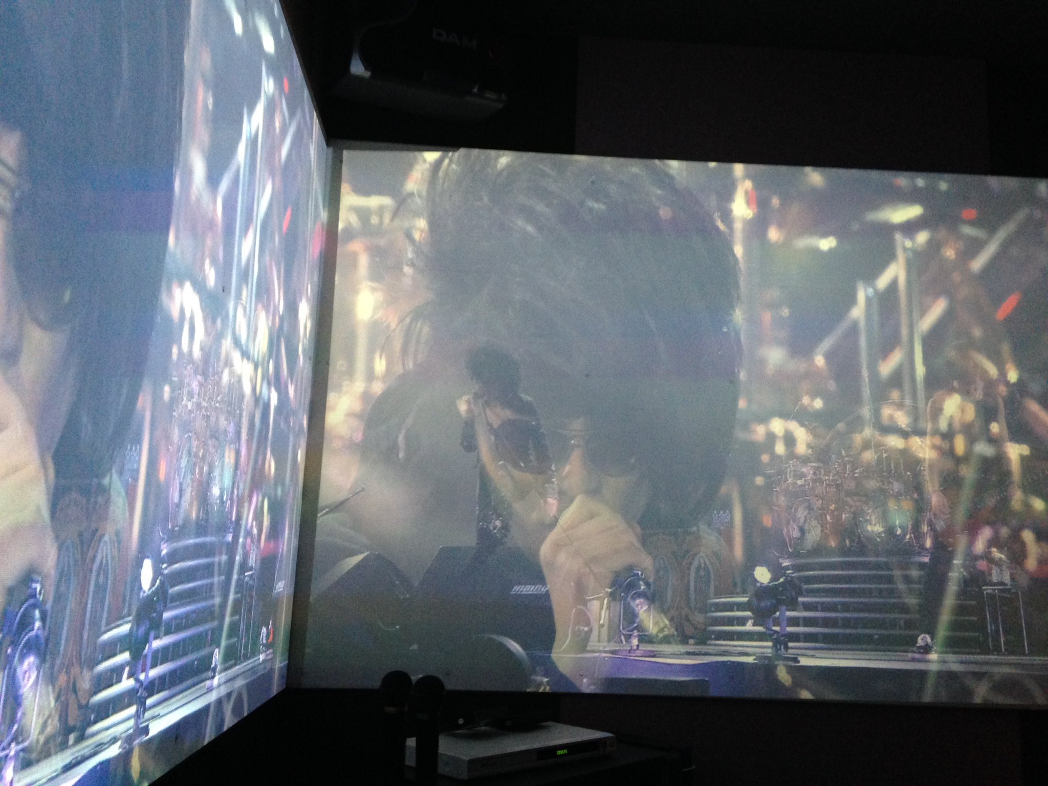 瀧波ユカリ ビッグエコーのデュアルプロジェクタールームでdvdを持ち寄って鑑賞するの最高でしかなかった コーラとポテトを口に運びながら大画面 大音量 Blu Ray高画質のライブ映像を友達とキャーキャー言いながら観る贅沢 最高でしかなかった
