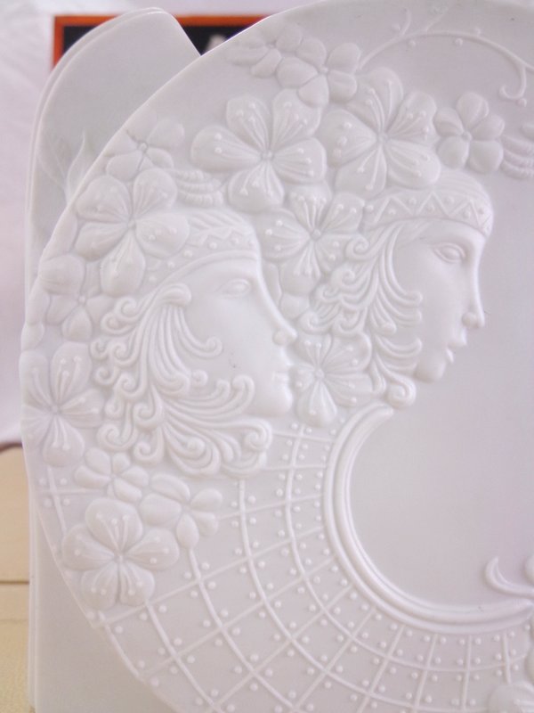 PahlaviLondon's tweet photo. Vintage Kaiser Porcelain Art Deco Style Vase #ArtDeco #HomeDecor #1920sFlapper https://t.co/qBB0ExaiCz? https://t.co/3ytLVdN3gb
