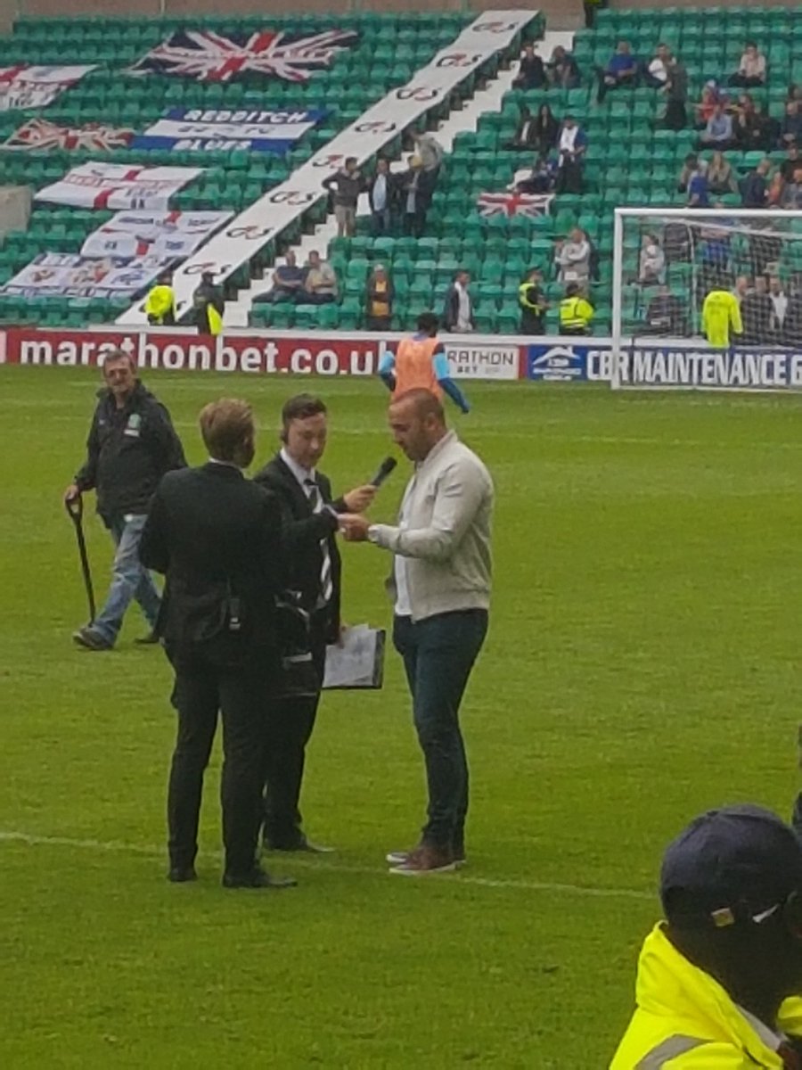 wallace92hfc's tweet photo. Great to see club legend David Murphy returning to Easter Road today! #legend #CISCUP #30,000HIBEES https://t.co/9EV5lI54iu