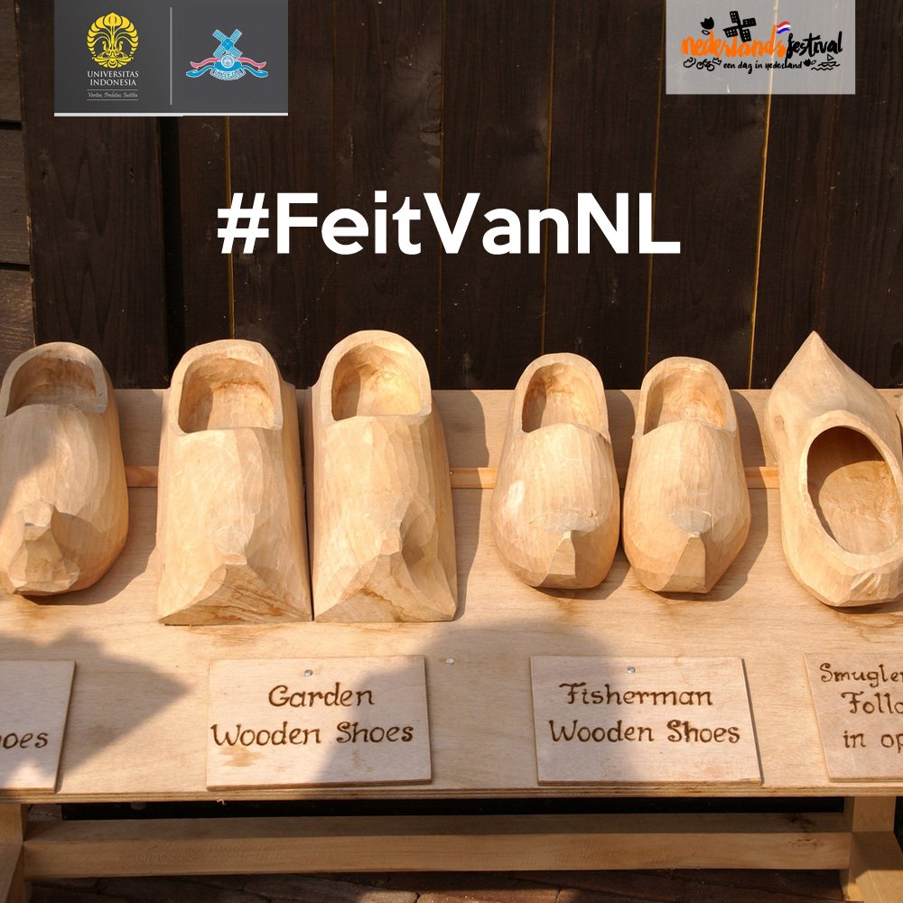 nedfestfibui's tweet photo. Klompen adalah sepatu khas belanda yg terbuat dari kayu. Sepatu ini dipakai para petani dan tukang kebun
#FeitvanNL https://t.co/ooTOCkLFDu
