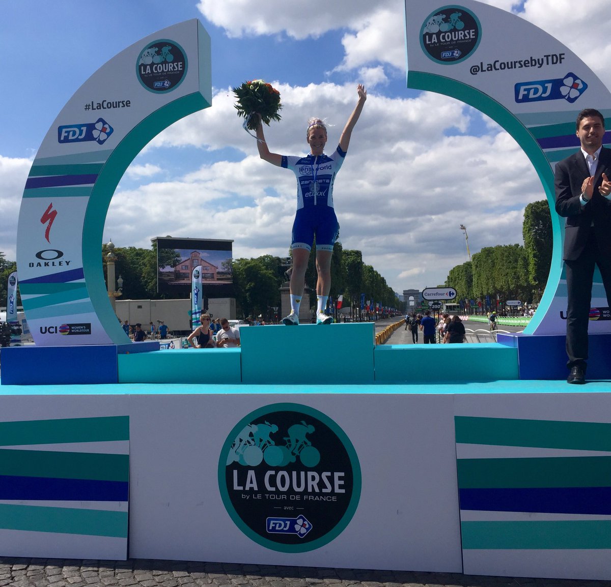 Winner of the sprint classement <a href="/ninakessler/">Nina Kessler</a> ! <a href="/LaCoursebyTDF/">La Course by Le Tour</a> #teamworkmakesthedreamwork