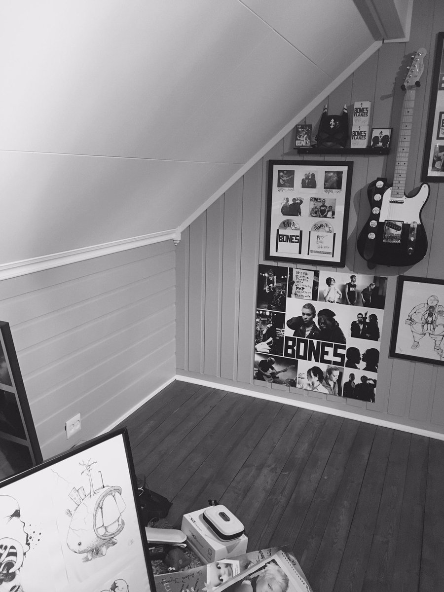 Making some more wall place for <a href="/bonesbandbones/">BONES UK</a> <a href="/theRosieBones/">ROSIE BONES</a> , the best band in the whoooole world! ;)