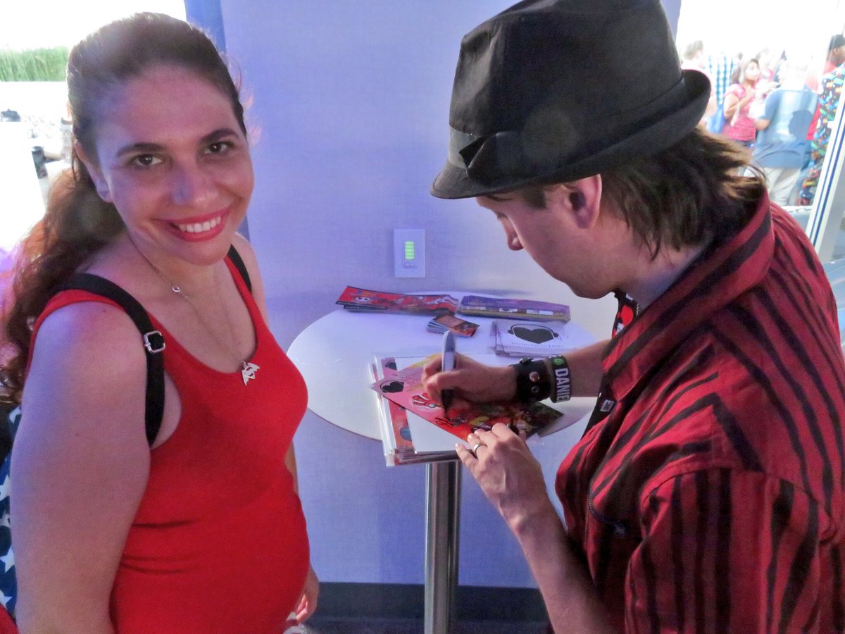 DigitalLA's tweet image. Artist @SteveSievers signs comic books at our #ComicCocktails at @AltitudeSky during #SDCC #ComicCon