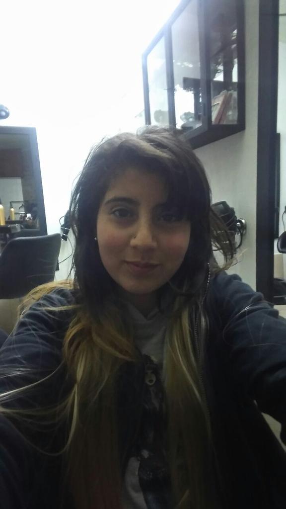 GCandiota's tweet photo. Con mis cortinas nuevasss😀😀 https://t.co/GlQTgVS1ui