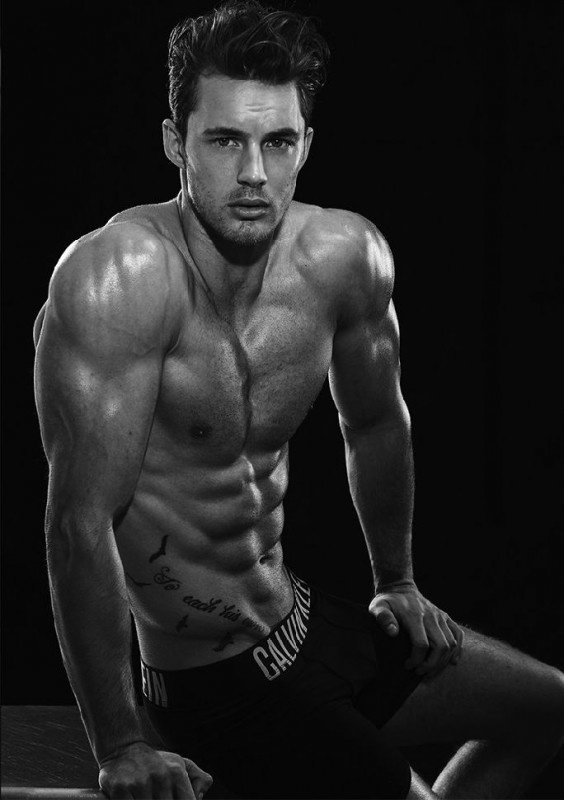 DadiEddine's tweet photo. FiTNeSS #power https://t.co/mQWIwy9fjt