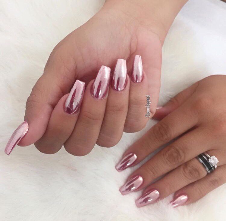 jocelyn1x's tweet image. PINK CHROME NAILS ARE A MUST💞