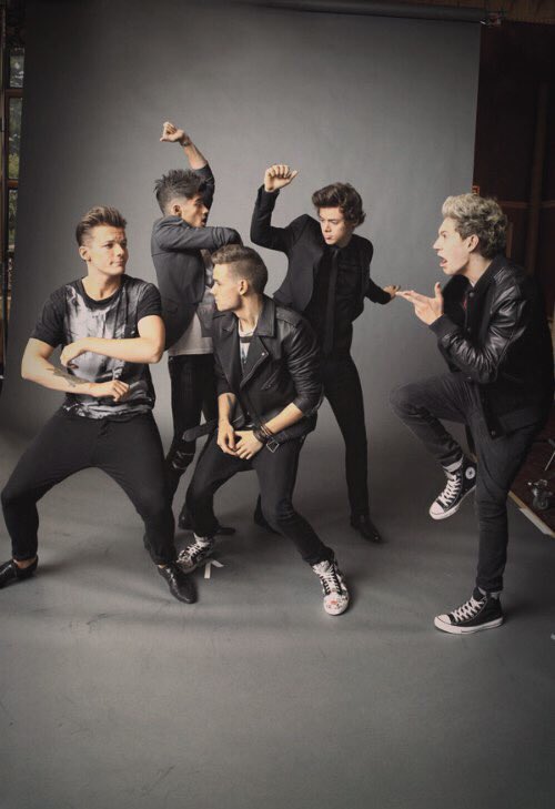 Pretty_Potatooo's tweet photo. CONGRATULATIONS, BITCHES 🍾🎉
#1DFollowSprees 
#6yearsof1D 
#6YearsOf1DSpotifyParty https://t.co/elCUKC41I0