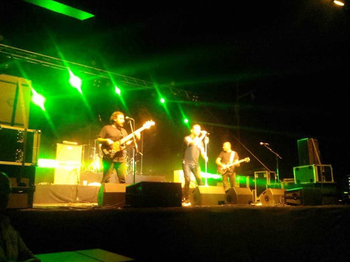 deco1220's tweet photo. Ayer en la pineda , en concierto con @Relamidos i @seguredadSocial. Me encanto los conciertazos, menudo espectaculo https://t.co/vbI2yRWWJO