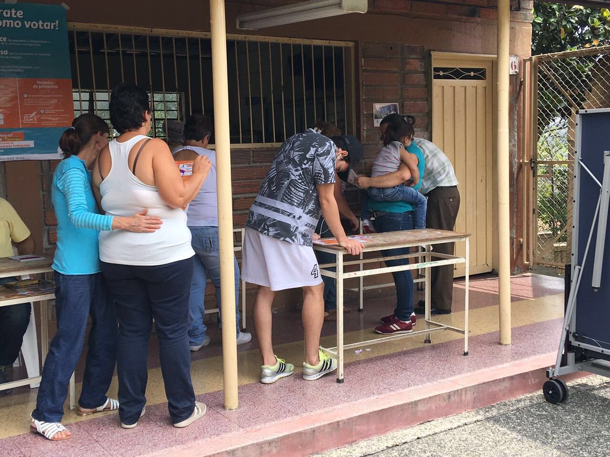 duquenicolas's tweet photo. Medellín participa a través de las jornadas de #PPyPL. Un ejercicio que permite al ciudadano decidir @AlcaldiadeMed https://t.co/pBOzt54ytW