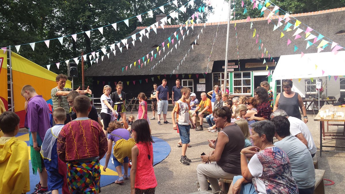opv_schoonoord's tweet photo. Poolse kinderen #Debno zijn weer aangekomen op #Trappershorst Mooi begin van hun vakantieweek: circus! @renkumdebno https://t.co/76xnw6Fgap