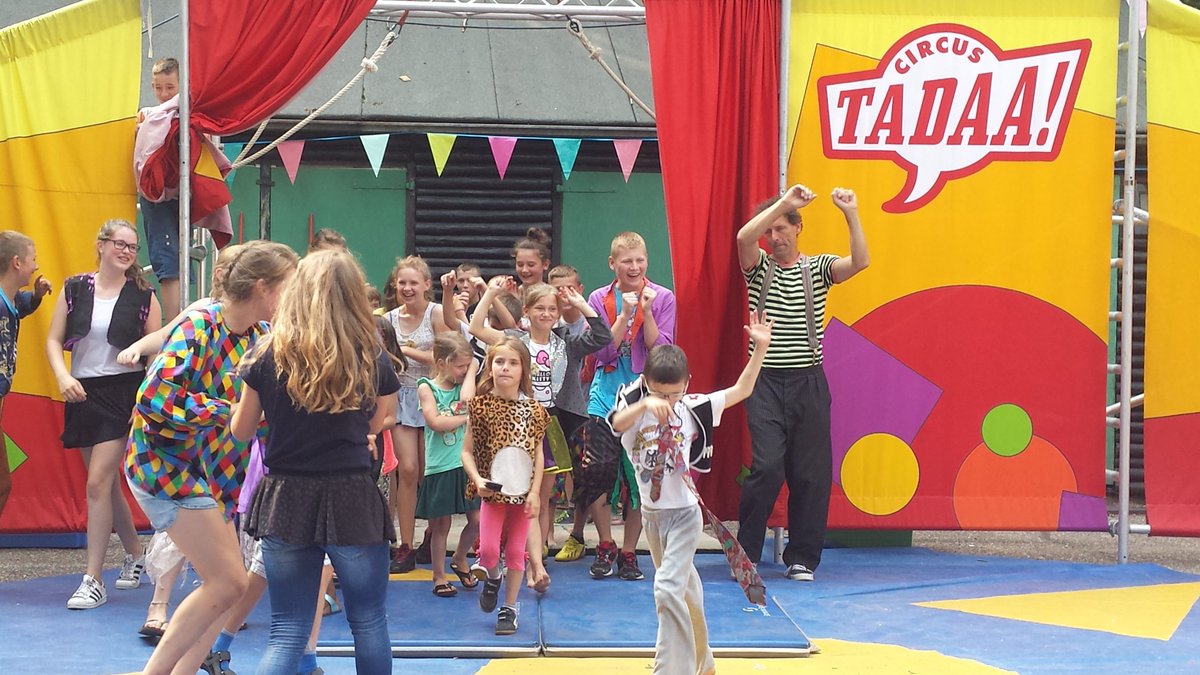 opv_schoonoord's tweet photo. Poolse kinderen #Debno zijn weer aangekomen op #Trappershorst Mooi begin van hun vakantieweek: circus! @renkumdebno https://t.co/76xnw6Fgap
