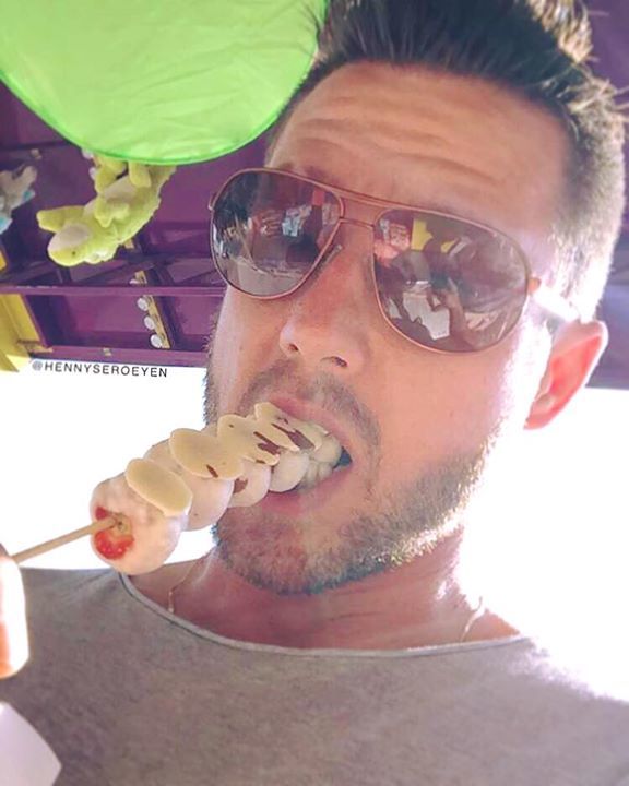 hennyseroeyen's tweet photo. #sundaycheat #belike a delicious ๐ #strawberry ๐ #vanilachocolate ๐ข stick...
To be honest I just aswel had the #choโฆ https://t.co/lPXAgN3JgM