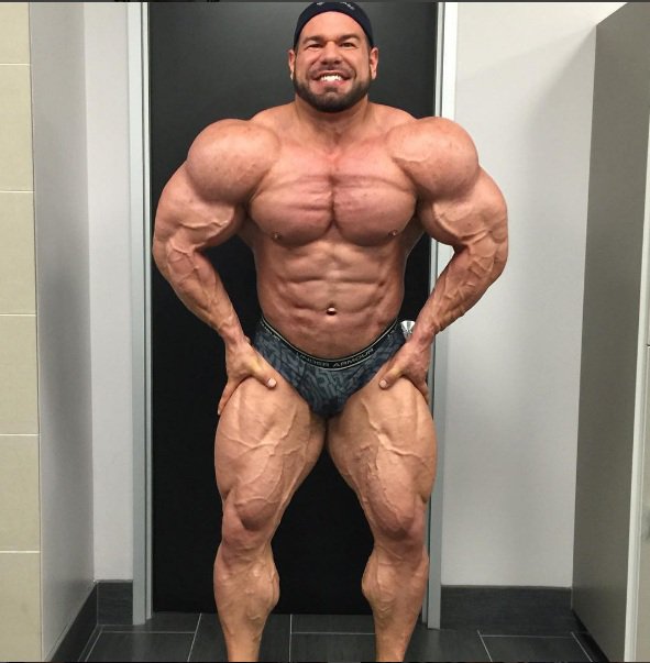 BodyBuilderHu's tweet photo. Steve Kuclo állítólag 135 kiló, ami lehet, hogy túlzás, de azért rohadt vastag! https://t.co/EV76Sdzaxk