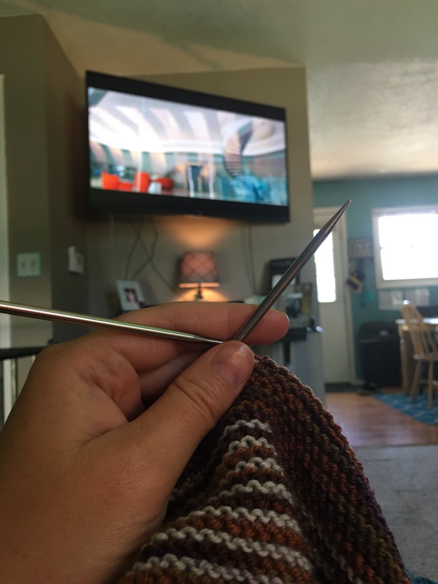 DamesUnited's tweet photo. Damn do I love lazy Sunday mornings!!!❤️❤️Michelle

#easylikesundaymorning #love #chill #knitting #relax #allegiant https://t.co/WDNRzEltaC