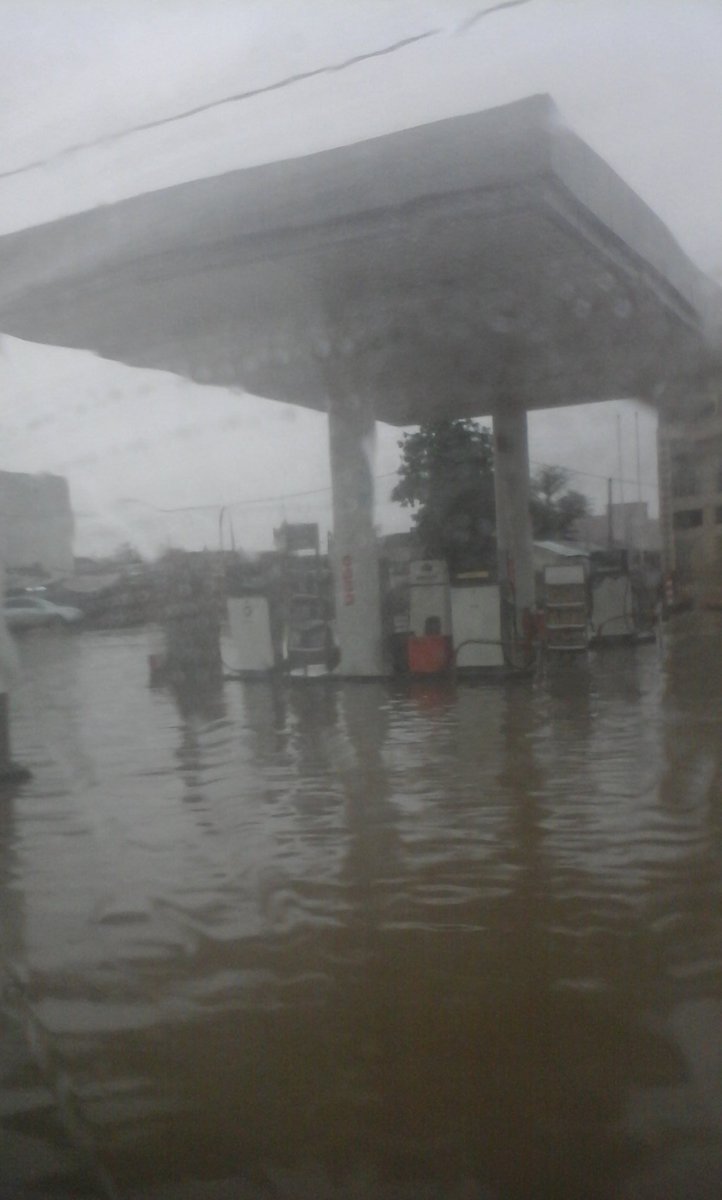 manaibra's tweet photo. Kaolack sous les eaux. Depuis ce matin le ciel refuse de fermer ses vannes. #kebetu #Taw2016 https://t.co/LsmQMM2pEM
