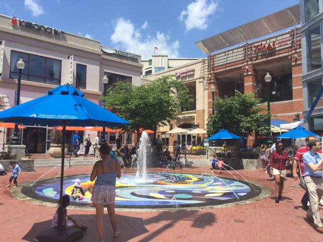blairapartments's tweet image. With temps climbing to almost 100, its a great day to visit the #InteractiveFountain in #DTSS! 💦☀️💦 #blairslifestyle