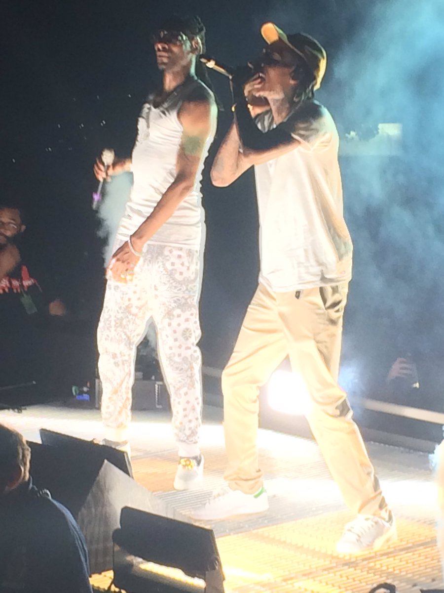 JamaleHorn24's tweet photo. Snoop and Wiz last night https://t.co/tkVXwRtjXO
