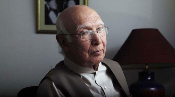 geonews_english's tweet photo. Sartaj to Swaraj: ‘Only Kashmiris can give verdict on future of Kashmir’ https://t.co/UkyfF3jw32 https://t.co/ZC1knXgYhY