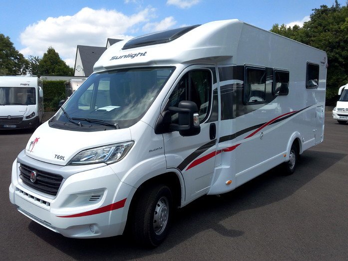 Campanda_com's tweet photo. Wanna visit France? This RV goes for 78$ a night. Just one of many on Campanda 🍷https://t.co/C8dHKGBiJB https://t.co/fnREiBWPaD