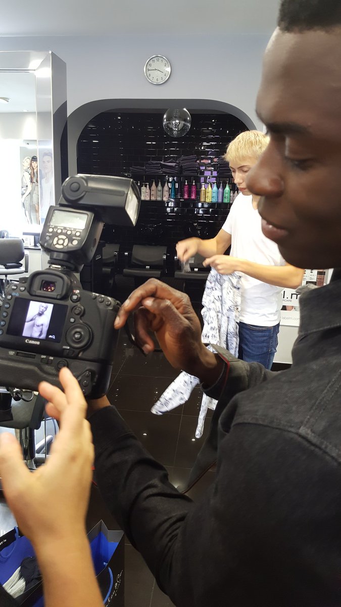 coletteLacey's tweet photo. behind the scenes #todaysshoot @rickymangala @RozaModelAgency https://t.co/A2l2zri8z7