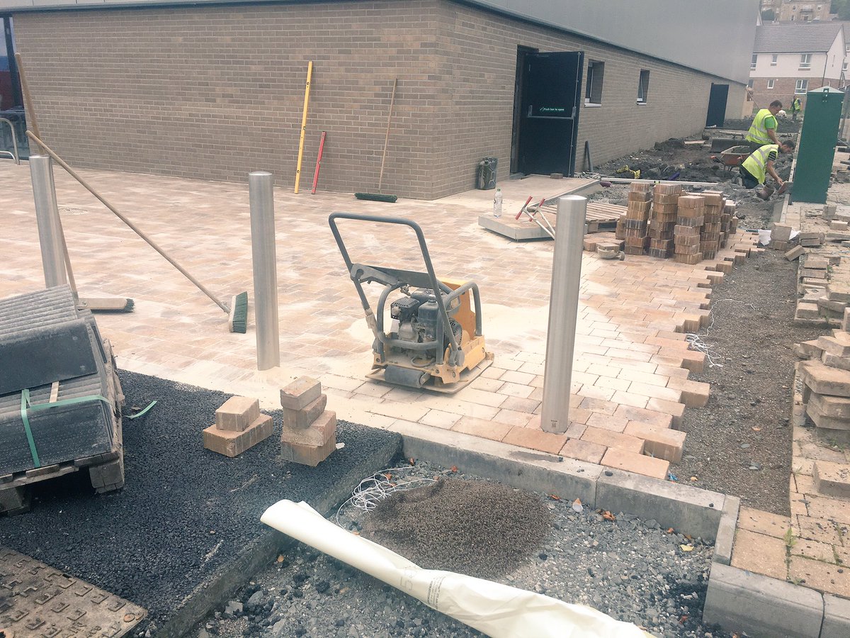 Castle_Paving's tweet image. Completing the @MarshallsGroup paving on @HeronBros Portglasgow site 3months ahead of scheduled finish #castlepaving