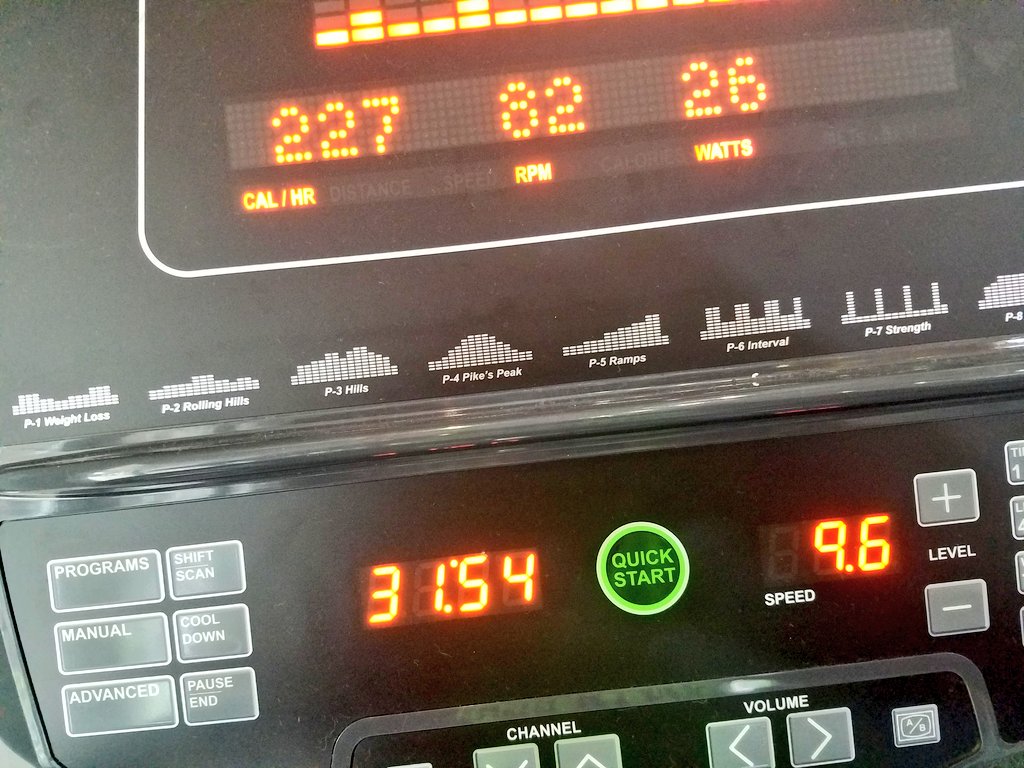 ddematteis's tweet photo. Mientras todos están tragando y engordando a esta hora yo... 30" #PowerCardio https://t.co/CV13Be56h4