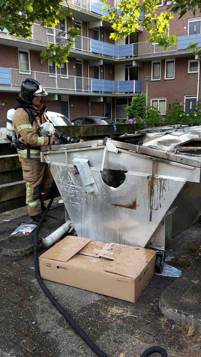 KazMTH's tweet photo. Melding #kringdans betrof een vuilcontainer in brand https://t.co/zS9cl2DFHa