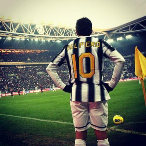 MotivacionesF's tweet photo. "¿Por qué no me fui de la Juve cuando bajó a Serie B? Un verdadero caballero nunca abandona a su mujer"- Del Piero https://t.co/vZrcBWpIgF