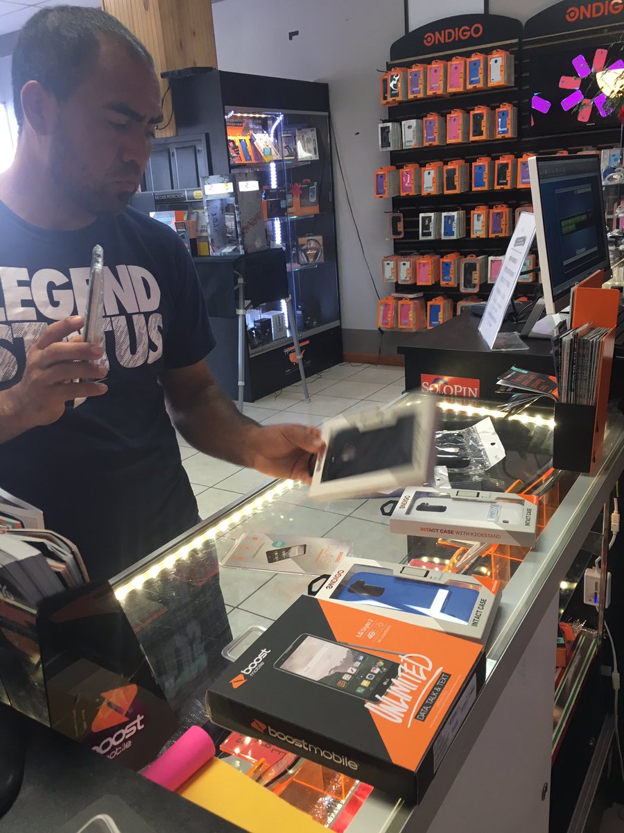 Leesburg_Boost's tweet photo. Say bye cricket #welcometoboost  #cellphoneplusfam @shawnatspg @Leesburg_Boost @Mitchell_Boost @ChantillyBoostM https://t.co/CZpB4fdjyE