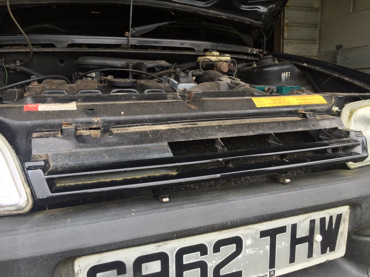 MajorGav's tweet photo. #ProjectAX update. Bumper off... eventually. Grille held by four clips. Not sure why I waited so long to get started https://t.co/amRfMhAfhH