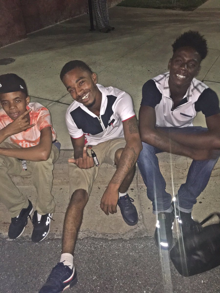 G4MKodak's tweet photo. Still running with the same niggas that I came with🤘🏽🏪✨ https://t.co/YLQlud0TxR