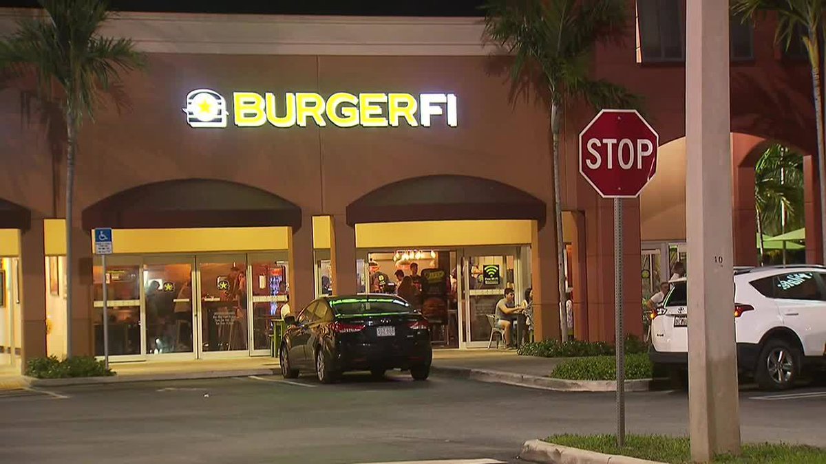 North Miami Beach police accepts BurgerFi's apology for employee's question bit.ly/2amdxAG?utm_me… https://t.co/1BrEb1P8E3
