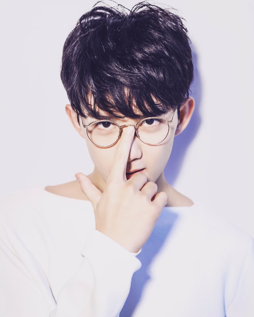 Smileytu09's tweet photo. 看我帅帅的三石弟弟！像柯南不😍😍😍#吴磊 #boy https://t.co/O3tLfyjOWJ