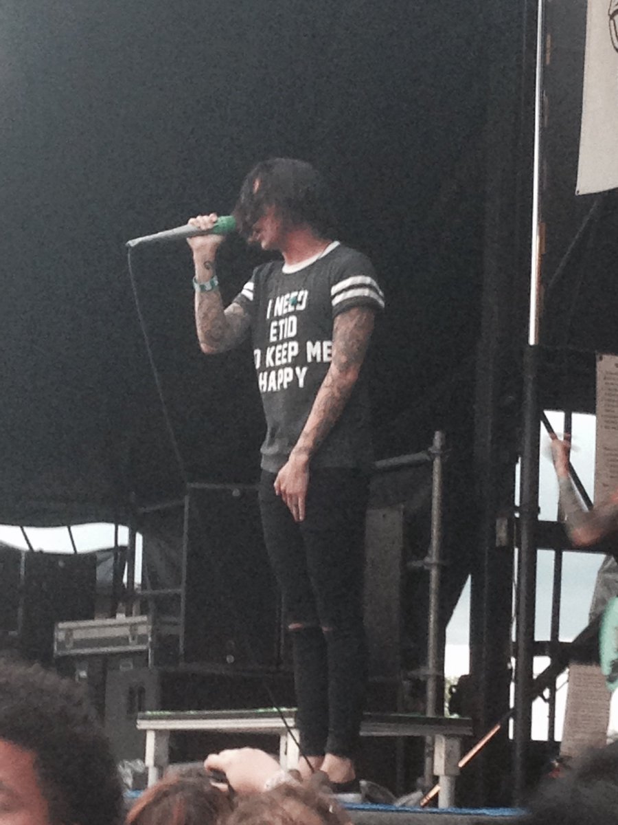 Hannah_Attila's tweet photo. Warped '16 was a success 😅🤘🏼 #VansWarpedTour #WarpedTour16 #setitoff #sleepingwithsirens #fallininreverse https://t.co/FzS0gFunGA