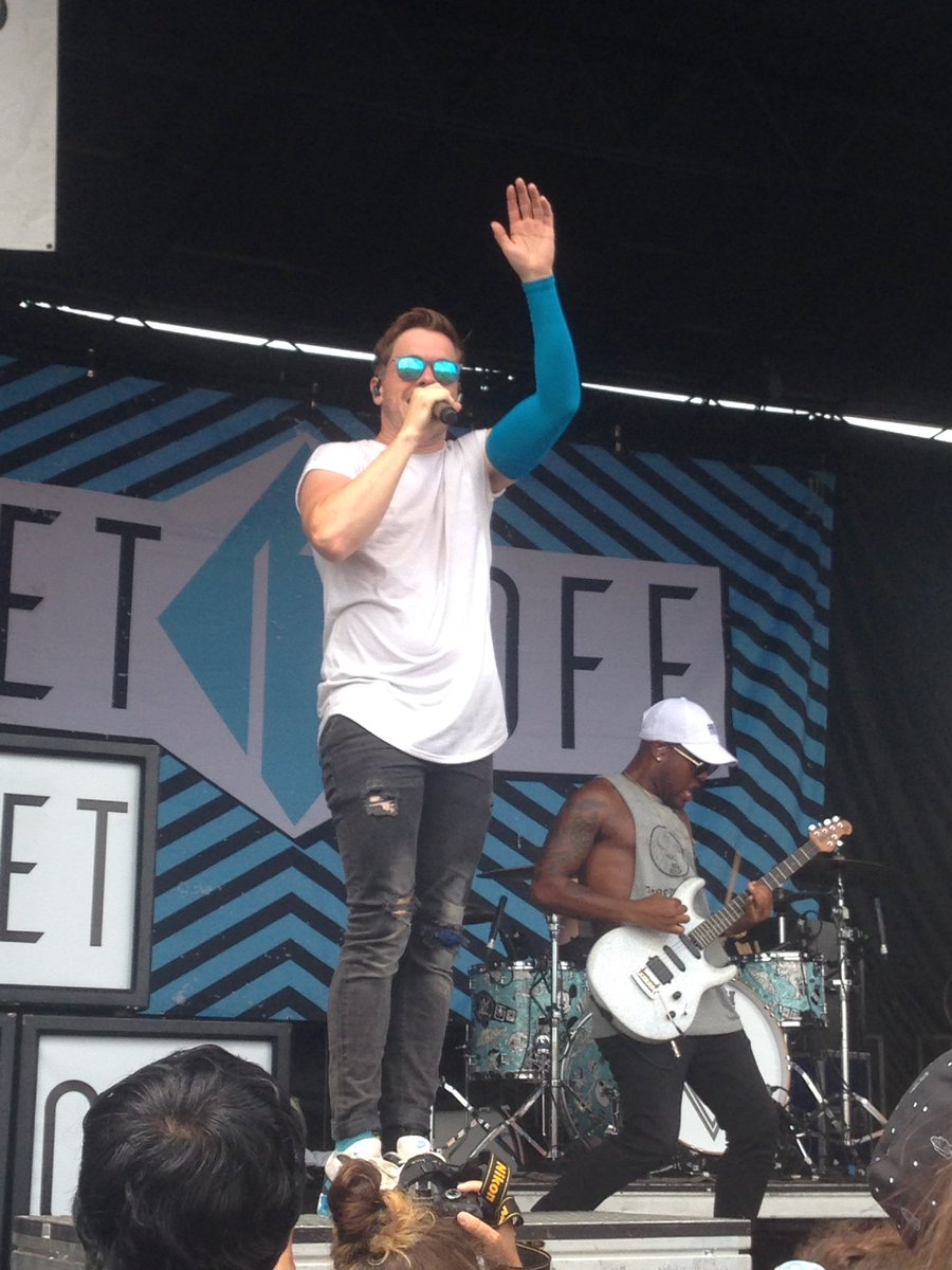Hannah_Attila's tweet photo. Warped '16 was a success 😅🤘🏼 #VansWarpedTour #WarpedTour16 #setitoff #sleepingwithsirens #fallininreverse https://t.co/FzS0gFunGA