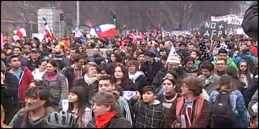CNNChile's tweet photo. Masiva convocatoria a la marcha #NoMásAFP https://t.co/v5BnDngc0D #CNNChile https://t.co/e8ED1gEvxK