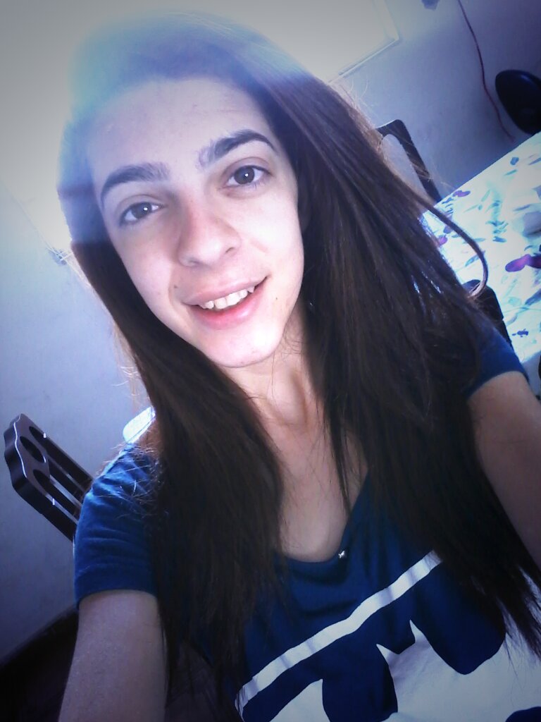 MariahZenerato's tweet image. Eu viro outro copo e grito aô paixão essa tá gelada igual seu coração🎼🎤🍻    #domingueira #modaderramada 🍻