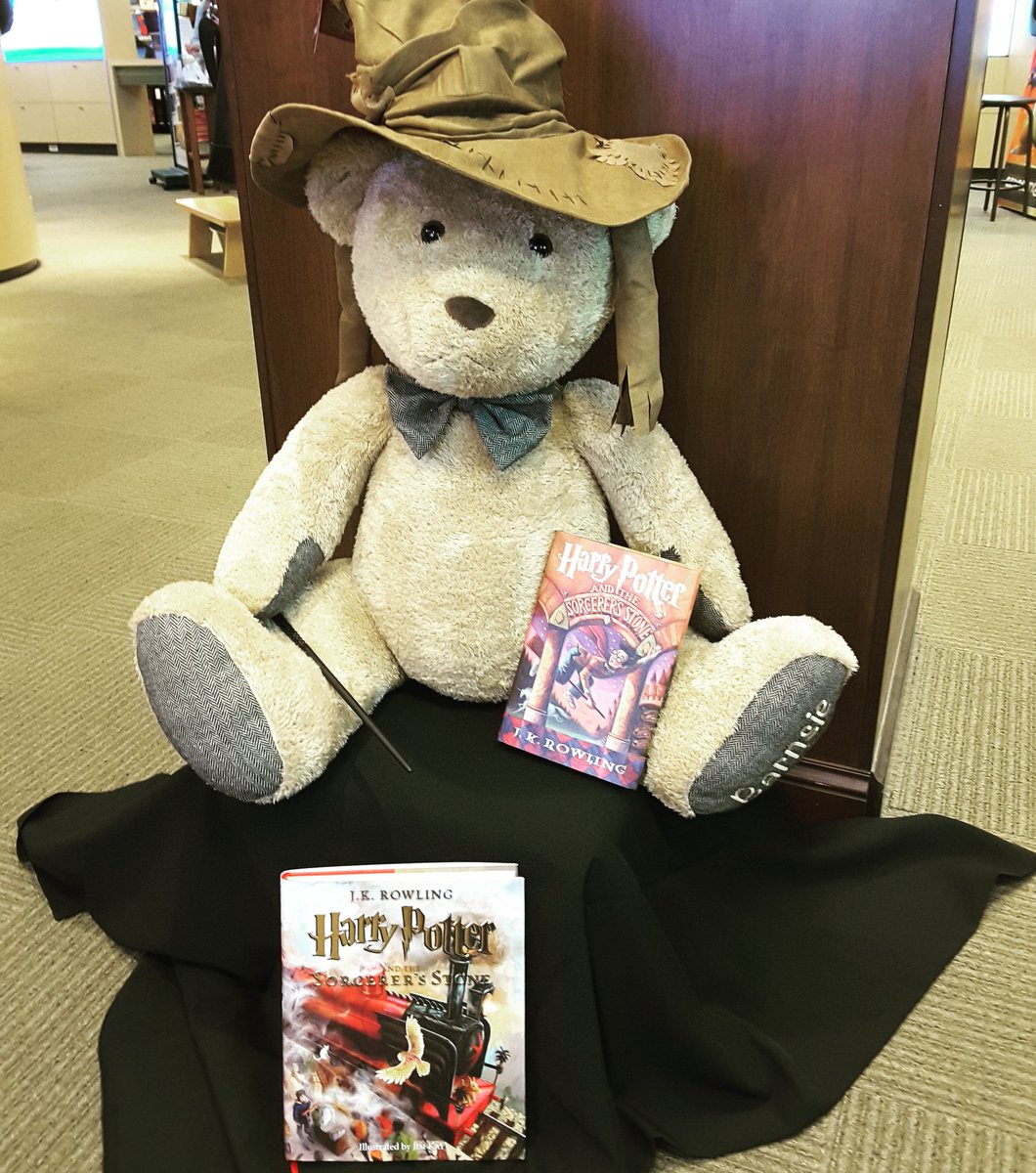 BNNatickMA's tweet photo. Yer a wizard, Barnsey! #cursedchildcountdown #harrypotter #barnsie #bnbookishlove https://t.co/nhhqXzr2wQ