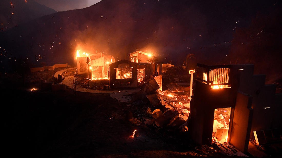 KTLA's tweet photo. #SandFire latest: 1 person dead, 18 homes destroyed, 34-square miles burned https://t.co/QQN55cAzYY https://t.co/EZovl1FHDu