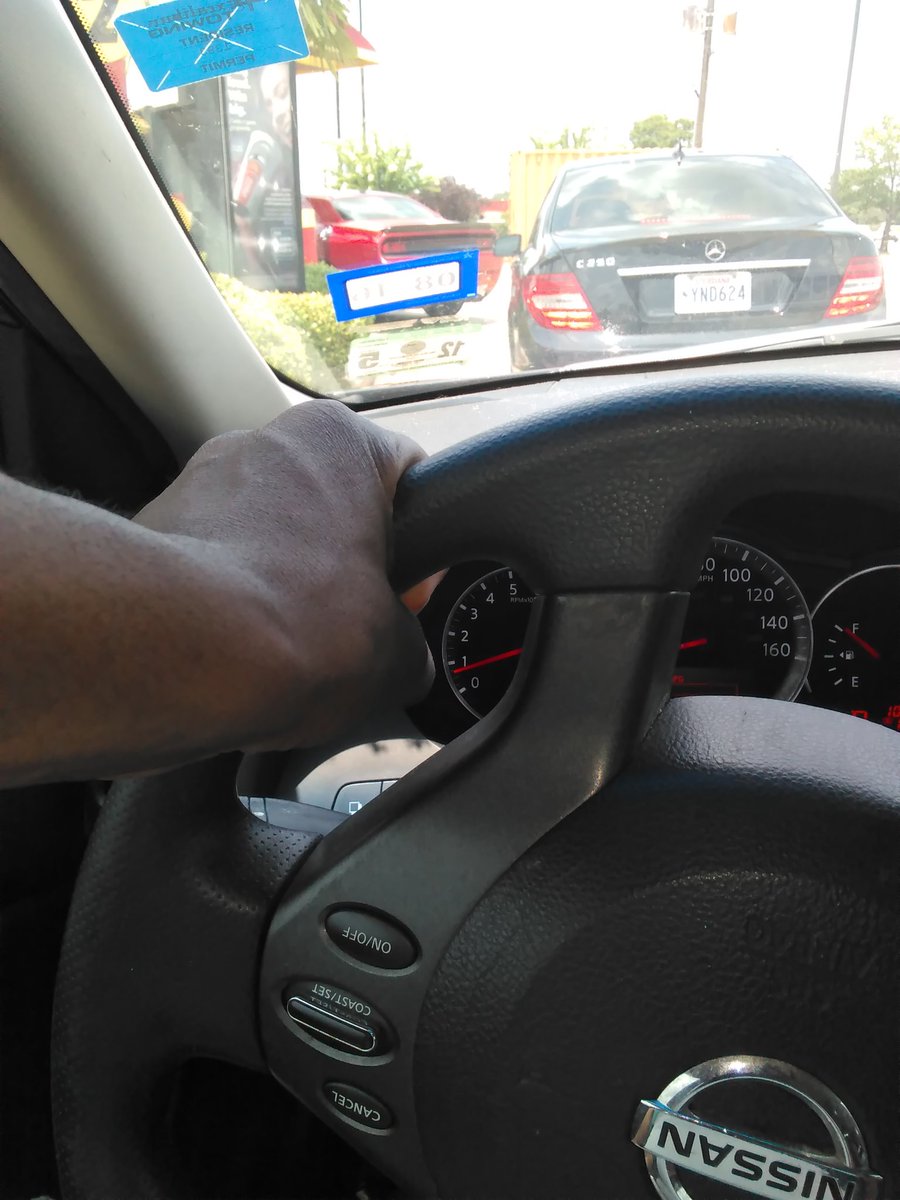 AuntieAj2's tweet photo. left hand on the steering wheel, right hand gripping her thigh https://t.co/lfYYB0V5wf