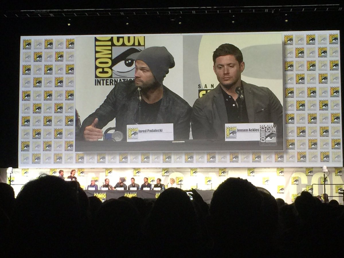 chixelate's tweet photo. "Sam and Dean with their mother, it's like starting anew. Does blood make you family?" #SupernaturalSDCC #sdcc https://t.co/RnsPh9n2Cn