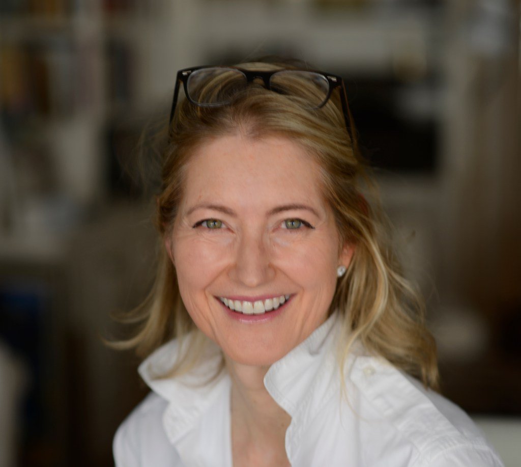 Author #ElizabethBirkelund joins us for an exclusive #interview to discuss #therunawaywife… mamareniazen.wordpress.com/2016/07/24/aut…