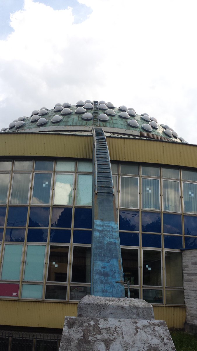 stadtfuehrungDD's tweet photo. der coolste Busbahnhof in Europa konnte vor dem Abriss gerettet werden. #Kielce #Polen https://t.co/KX1rZvcfOO