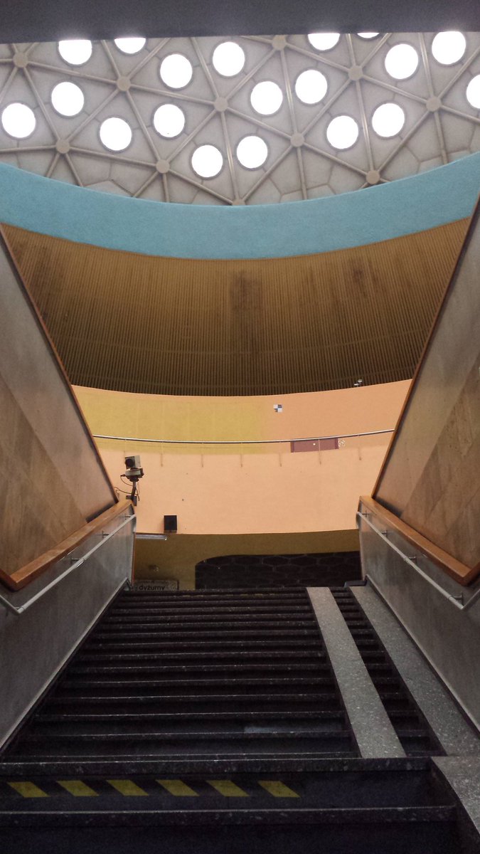 stadtfuehrungDD's tweet photo. der coolste Busbahnhof in Europa konnte vor dem Abriss gerettet werden. #Kielce #Polen https://t.co/KX1rZvcfOO