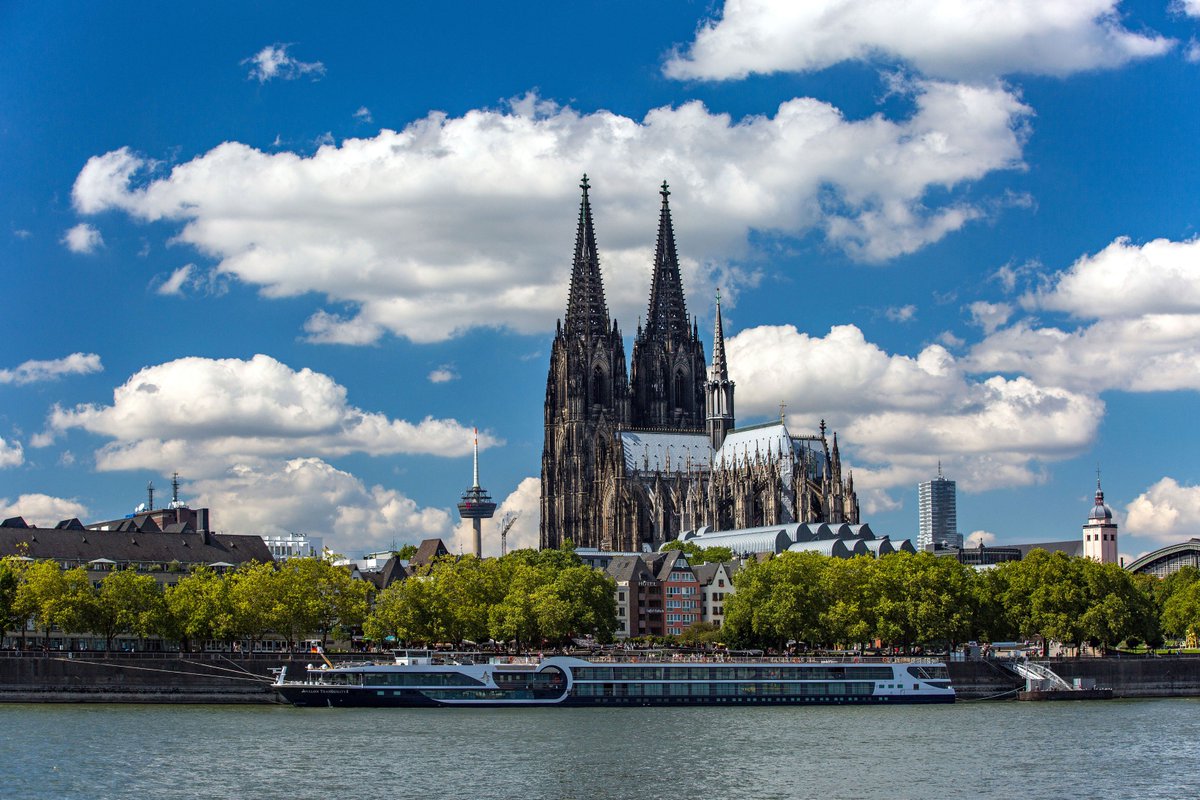 CityNEWS_Koeln's tweet photo. @CityNEWS_Koeln wünscht Euch eine schöne, entspannte und sonnige Woche! #Koeln #mingeDom #SummerInTheCity #Sommer https://t.co/tO8PuyYynP