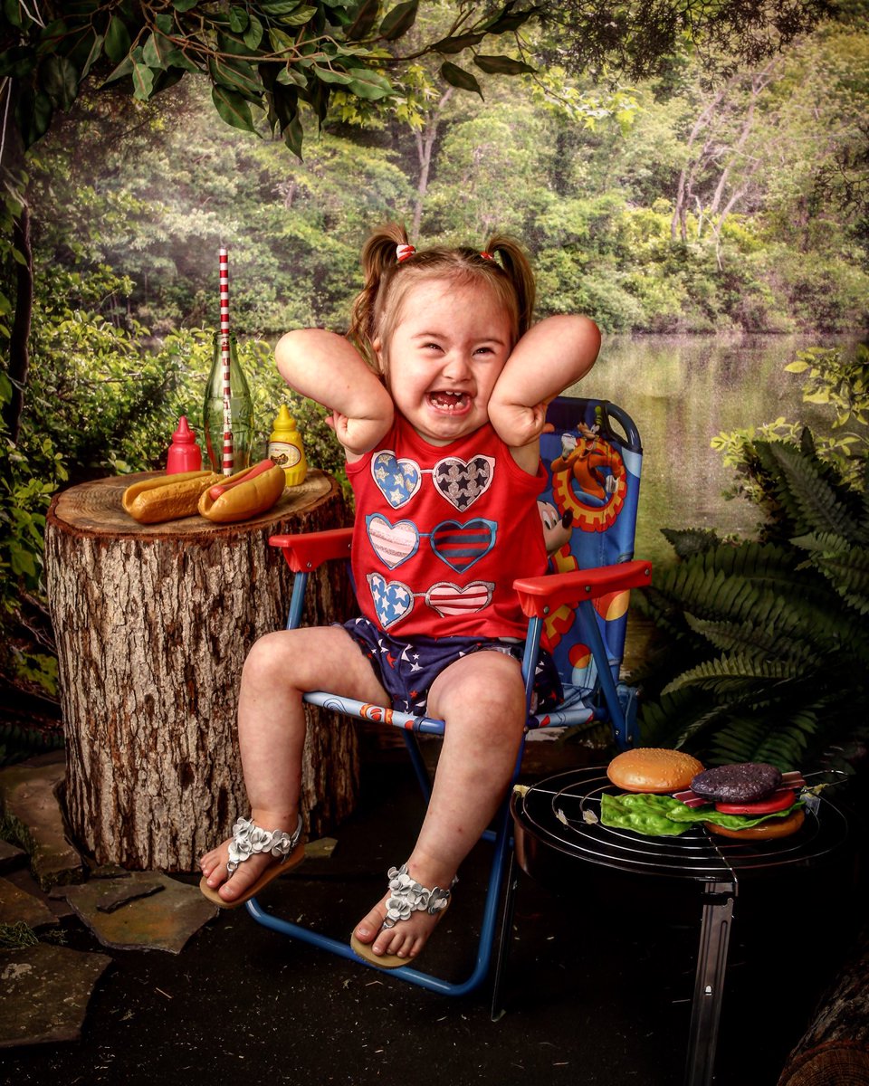 RobertAlanStudi's tweet photo. #SundayFunday #childrensphotography #childrensphotographer #robertalanstudio #summersessions #grilling https://t.co/H2AdkI7JnL