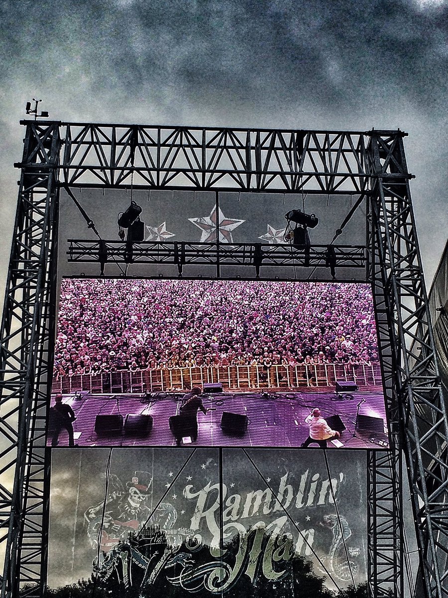 thundertowers's tweet image. There&apos;s a few friends of ours at @RamblinManFair this evening.....! #RamblinMan #festival #rocknroll